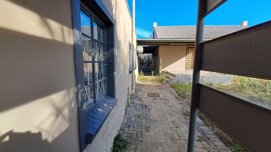 7 Bedroom Property for Sale in Willows Free State